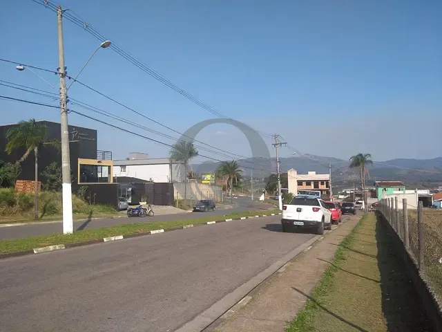 Casa com 175m² 2 quartos e 2 banheiros, à venda, no bairro Parque Casa Branca em Atibaia