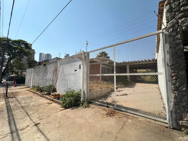 Casa com 626m², para alugar, no bairro Setor Marista em Goiânia