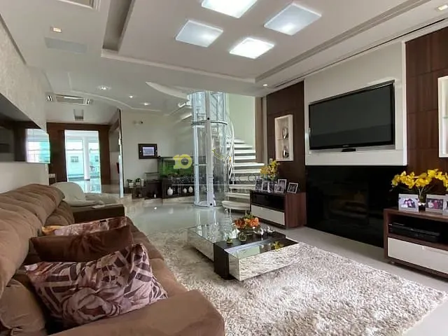 Casa com 360m² 3 quartos e 4 banheiros, à venda, no bairro Cidade Universitária Pedra Branca em Palhoça