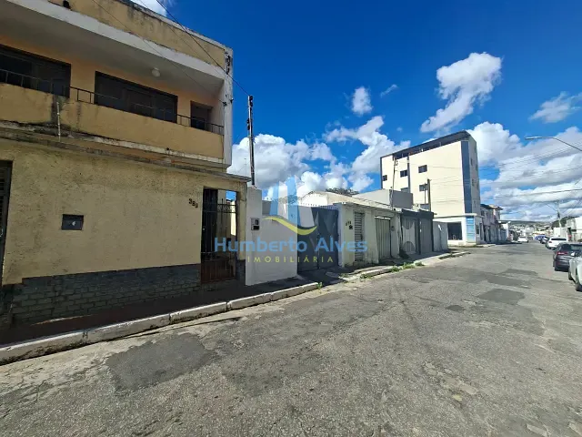 Casa 2 quartos e 1 banheiro, para alugar, no bairro Sumaré em Vitória da Conquista