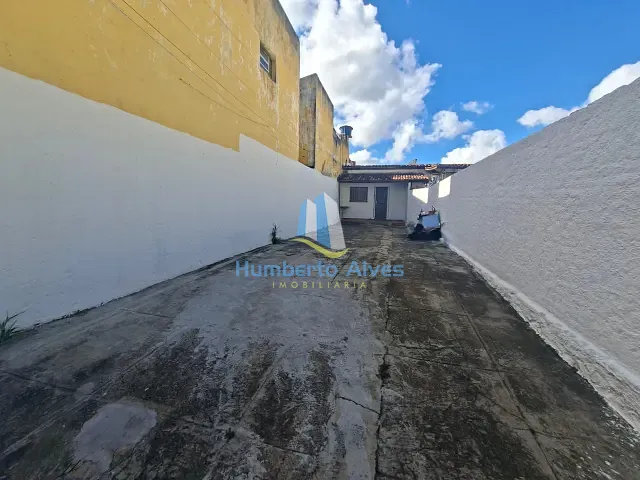 Casa 2 quartos e 1 banheiro, para alugar, no bairro Sumaré em Vitória da Conquista