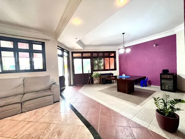 Casa com 350m² 3 quartos e 2 banheiros, à venda ou para alugar, no bairro Jardim Maria Cândida em Caçapava