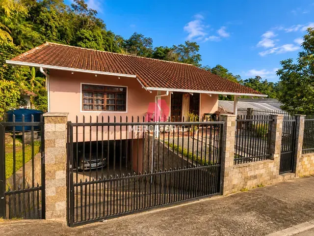 Casa 4 quartos e 2 banheiros, à venda, no bairro Escola Agrícola em Blumenau