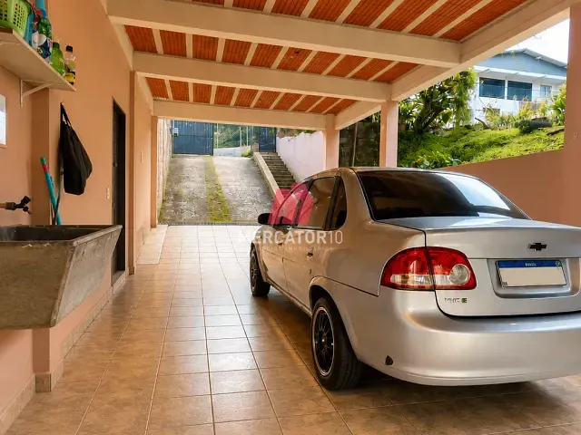 Casa 4 quartos e 2 banheiros, à venda, no bairro Escola Agrícola em Blumenau