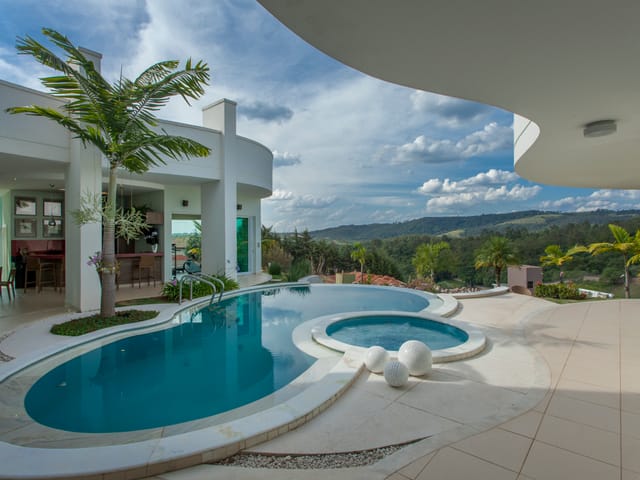 Casa com 1500m² 4 quartos e 7 banheiros, à venda, no bairro Rainha em Louveira