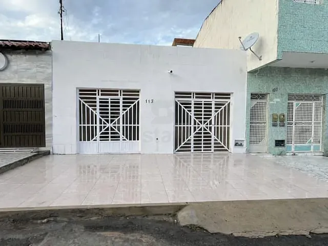 Casa 3 quartos e 1 banheiro, à venda, no bairro Centro em Paulo Afonso