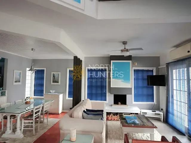 Casa com 300m² 4 quartos e 4 banheiros, à venda ou para alugar, no bairro Jurerê Internacional em Florianópolis