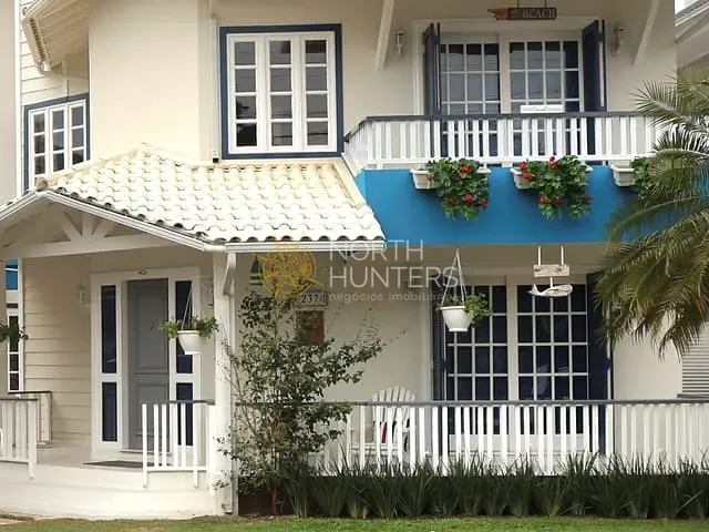 Casa com 300m² 4 quartos e 4 banheiros, à venda ou para alugar, no bairro Jurerê Internacional em Florianópolis