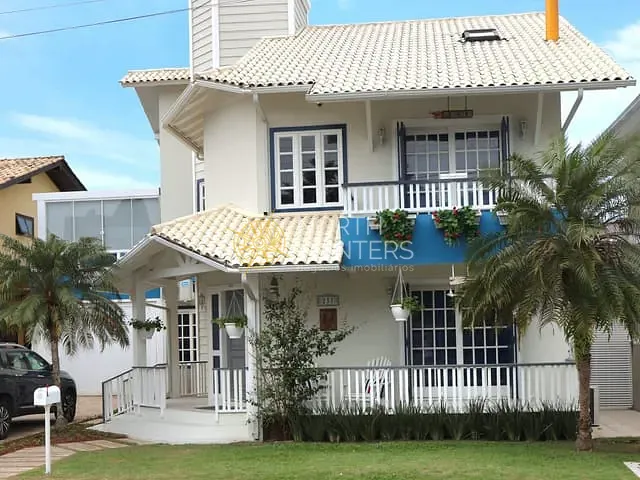 Casa com 300m² 4 quartos e 4 banheiros, à venda ou para alugar, no bairro Jurerê Internacional em Florianópolis