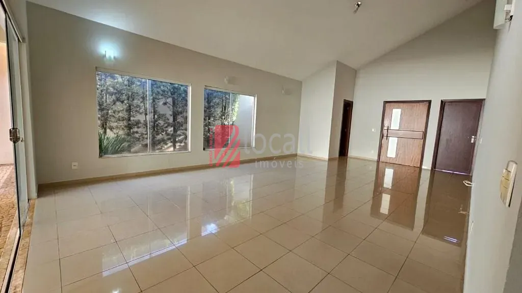 Casa com 3 quartos à venda e aluguel, 228m² — foto 1 de 32