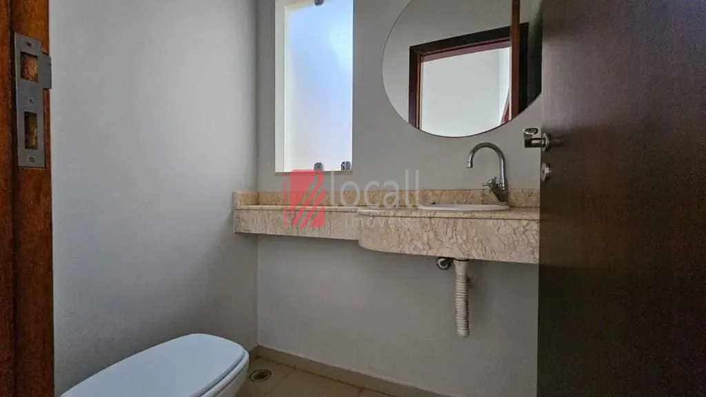 Casa com 3 quartos à venda e aluguel, 228m² — foto 3 de 32