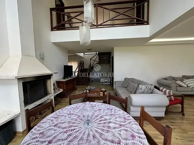 Casa com 750m² 4 quartos e 6 banheiros, à venda, no bairro Cascata do Imbuí em Teresópolis