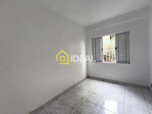 Casa 3 quartos e 2 banheiros, para alugar, no bairro Estados em Concórdia