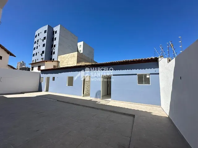 Casa para alugar, no bairro Candeias em Vitória da Conquista