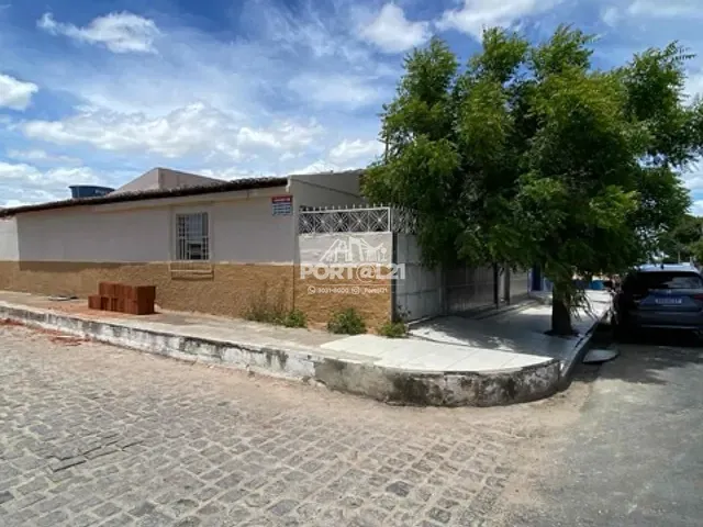 Casa 4 quartos e 2 banheiros, à venda, no bairro Vila Eduardo em Petrolina