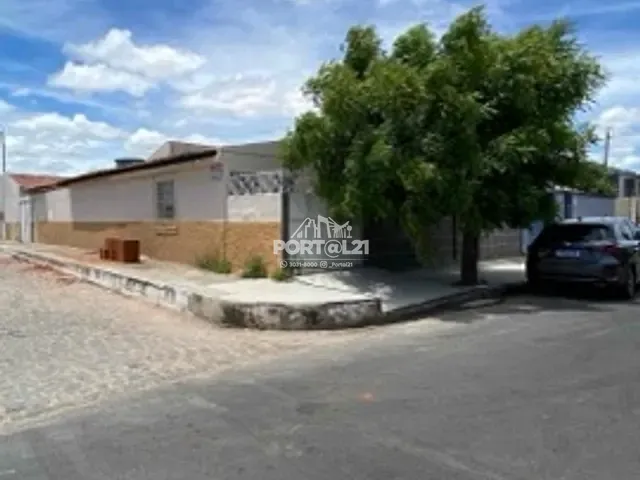 Casa 4 quartos e 2 banheiros, à venda, no bairro Vila Eduardo em Petrolina