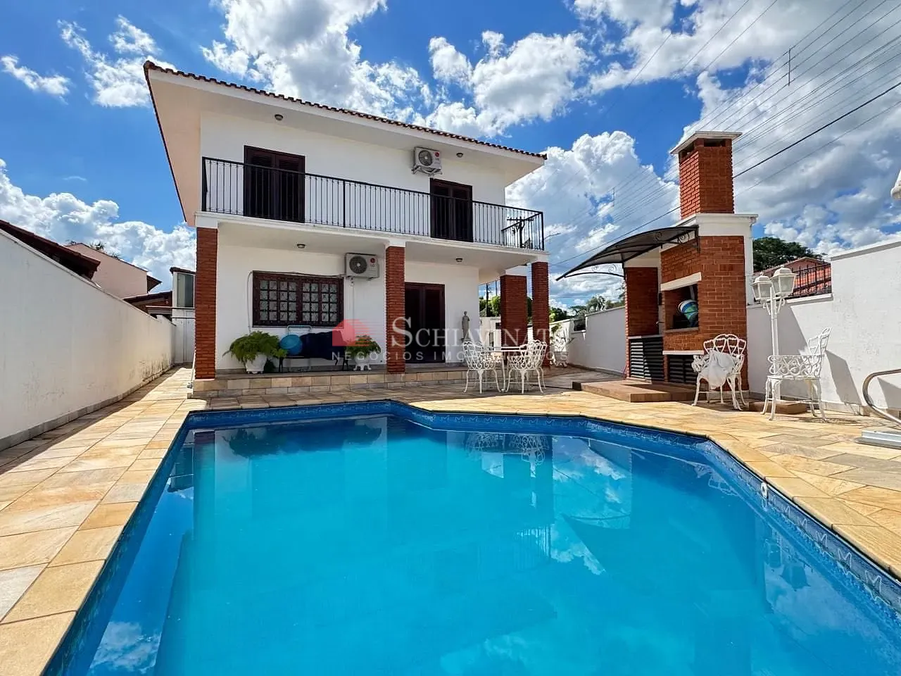 Casa, 3 quartos, 215 m² - Foto 1