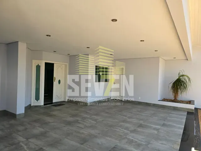 Casa com 515m² 4 quartos e 5 banheiros, à venda ou para alugar, no bairro Vila Serrão em Bauru