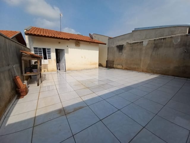 Casa com 200m² 2 quartos e 2 banheiros, à venda, no bairro Jardim das Acácias em São João da Boa Vista