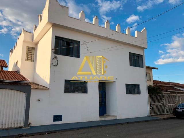 Casa com 381m², à venda ou para alugar, no bairro FRANCISCA AUGUSTA RIOS em Pouso Alegre