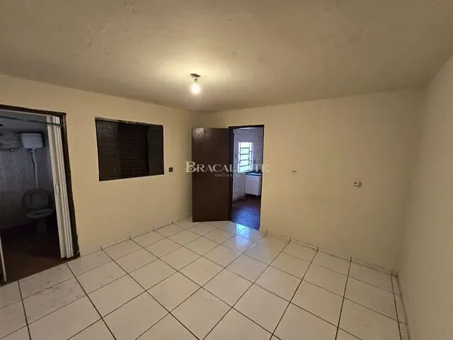 Casa 1 quarto e 1 banheiro, para alugar, no bairro Vila Santana em Valinhos
