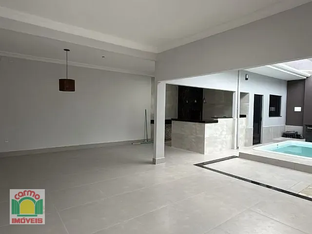 Casa com 300m² 3 quartos e 4 banheiros, à venda, no bairro Residencial Portal Do Cerrado em Anápolis