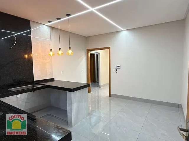 Casa com 300m² 3 quartos e 4 banheiros, à venda, no bairro Residencial Portal Do Cerrado em Anápolis