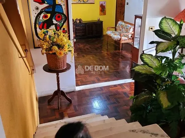 Casa com 135m² 3 quartos e 2 banheiros, à venda, no bairro Vila Nova em Poços de Caldas