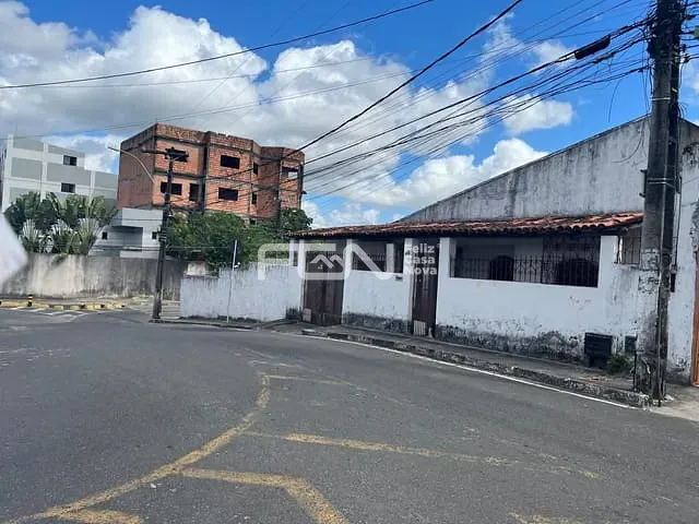 Casa com 390m² 3 quartos e 2 banheiros, à venda, no bairro Centro em Camaçari