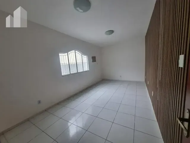 Casa com 80m² 2 quartos e 1 banheiro, para alugar, no bairro Maria da Luz em Nova Iguaçu