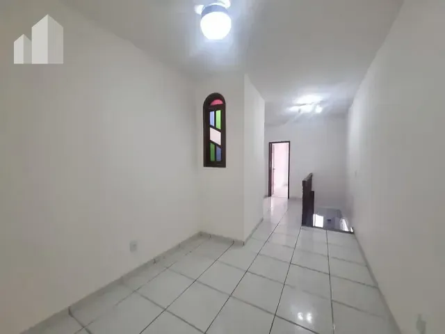 Casa com 80m² 2 quartos e 1 banheiro, para alugar, no bairro Maria da Luz em Nova Iguaçu