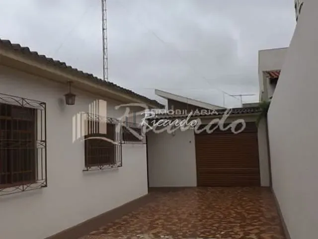 Casa com 485m² 4 quartos e 3 banheiros, à venda, no bairro Centro em Arapongas
