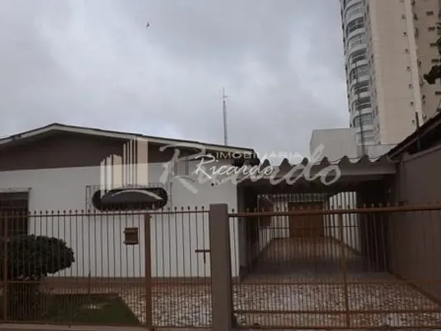 Casa com 485m² 4 quartos e 3 banheiros, à venda, no bairro Centro em Arapongas