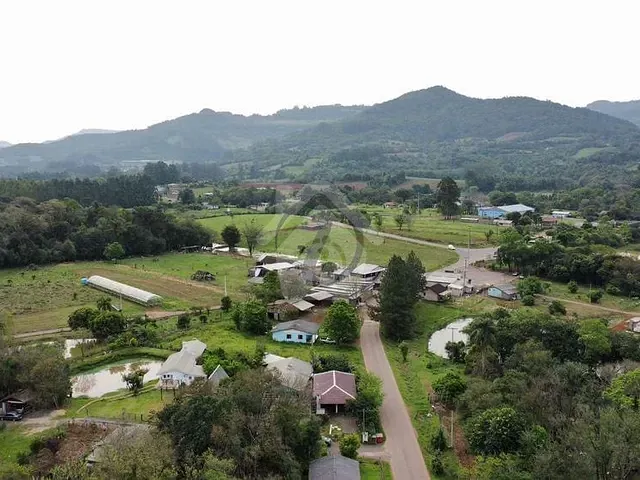 Casa com 360m² 3 quartos e 1 banheiro, à venda, no bairro Pontes Filho em Teutônia