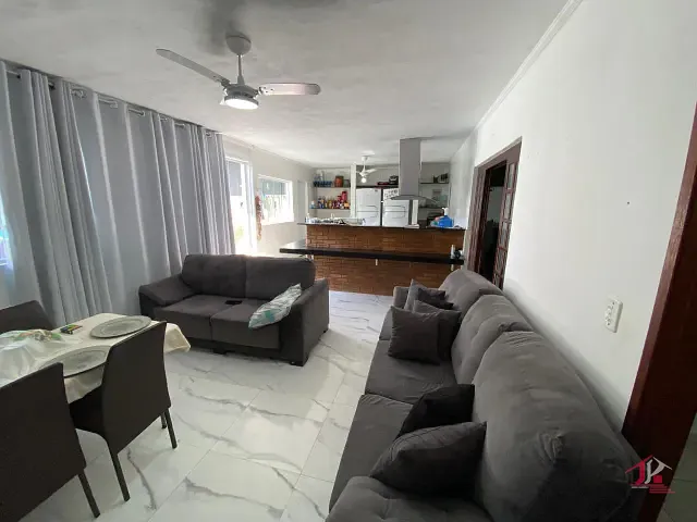 Casa 4 quartos e 2 banheiros, à venda, no bairro Savoy em Itanhaém