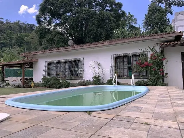 Casa com 1019m² 4 quartos e 3 banheiros, à venda, no bairro Ermitage em Teresópolis