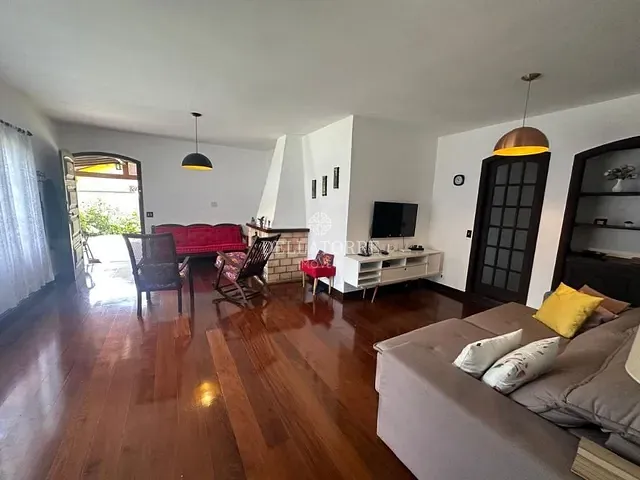 Casa com 1019m² 4 quartos e 3 banheiros, à venda, no bairro Ermitage em Teresópolis