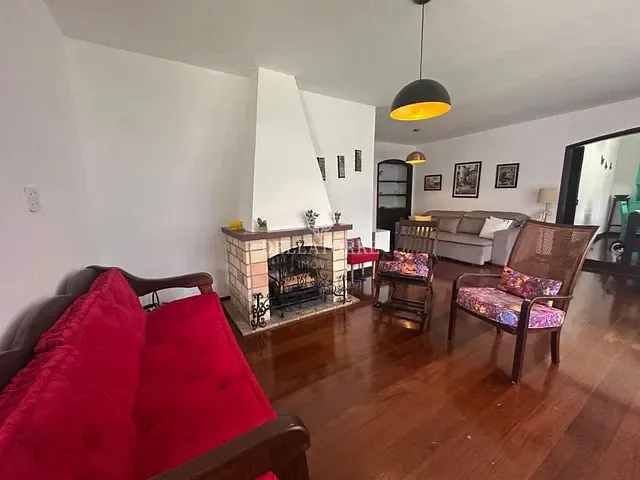Casa com 1019m² 4 quartos e 3 banheiros, à venda, no bairro Ermitage em Teresópolis