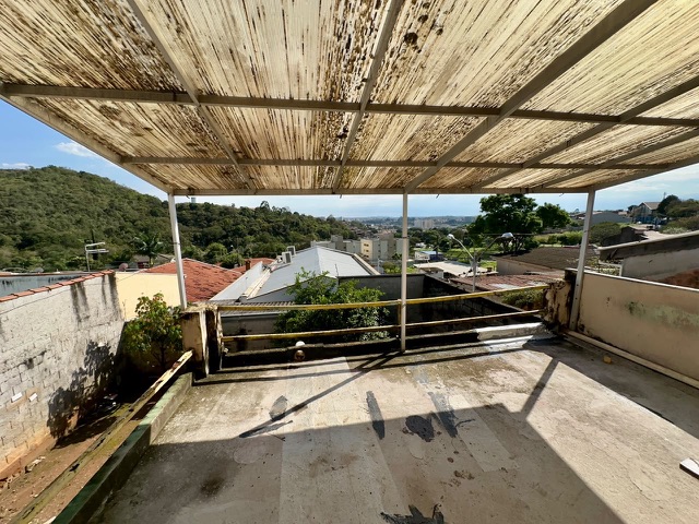 Casa com 250m² 3 quartos e 1 banheiro, à venda, no bairro Jardim Copacabana em Jundiaí