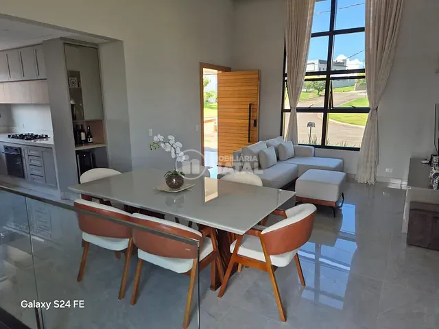 Casa com 256m² 3 quartos e 5 banheiros, à venda, no bairro Gleba Simon Frazer em Londrina