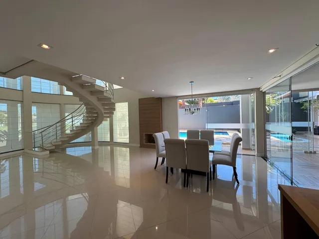 Casa com 800m² 4 quartos e 5 banheiros, à venda, no bairro Esperança em Londrina