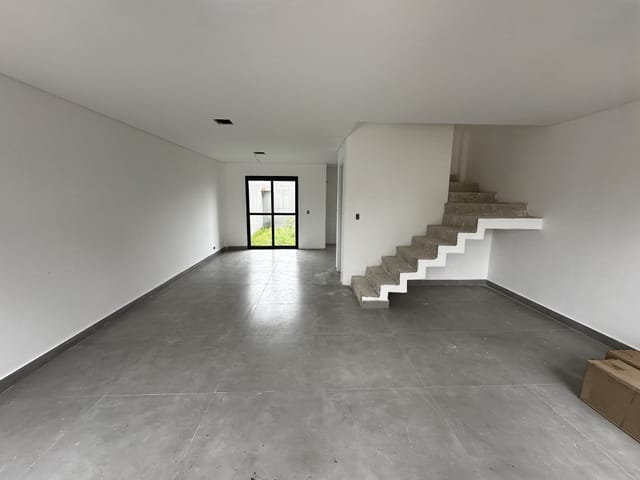 Foto do Casa - Espaçoso e Ensolarado Sobrado Triplex com Amplo Terraço e Quintal, 3 quartos sendo 1 suíte | Auze Imóveis