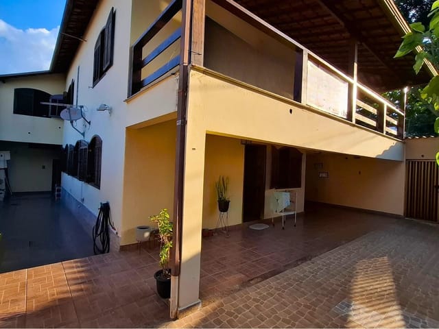 Casa com 298m² 6 quartos e 4 banheiros, à venda, no bairro Alípio de Melo em Belo Horizonte