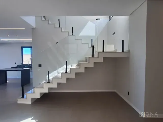 Casa com 330m² 5 quartos e 6 banheiros, à venda, no bairro Urbanova em São José dos Campos