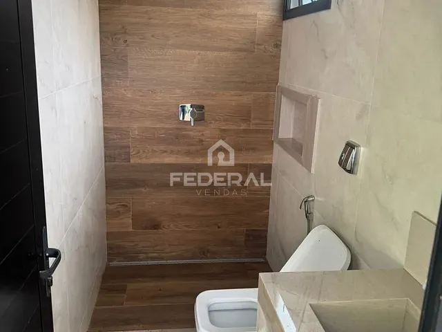 Casa com 535m² 4 quartos e 6 banheiros, à venda, no bairro Condomínio do Lago 2ª Etapa em Goiânia
