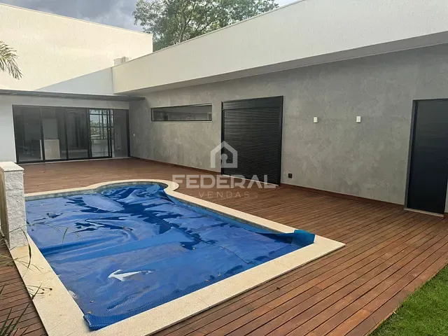 Casa com 535m² 4 quartos e 6 banheiros, à venda, no bairro Condomínio do Lago 2ª Etapa em Goiânia