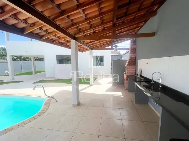 Casa 4 quartos e 5 banheiros, para alugar, no bairro Nossa Senhora da Vitória em Ilhéus