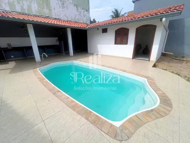 Casa 4 quartos e 5 banheiros, para alugar, no bairro Nossa Senhora da Vitória em Ilhéus