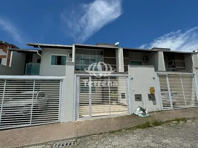 Casa com 150m² 3 quartos e 3 banheiros, para alugar, no bairro Água Verde em Blumenau