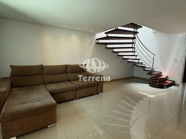 Casa com 150m² 3 quartos e 3 banheiros, para alugar, no bairro Água Verde em Blumenau